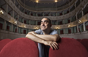 Ci vuole orecchio - Elio canta e recita Enzo Jannacci