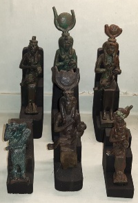 statuette di Iside