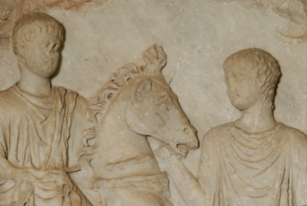 Particolare rilievo dei cavalieri