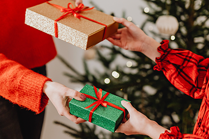 Scambio di auguri con brindisi