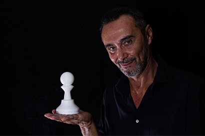 Giuseppe Giacobazzi in Il Pedone. Luci, ombre e colori di una vita qualunque