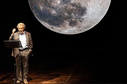 Dalla Terra alle Lune. Un viaggio cosmico in compagnia di Plutarco, Keplero e Huygens