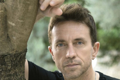 Andrea Scanzi & Borderlobo in Give peace a song, le canzoni cambiano il mondo