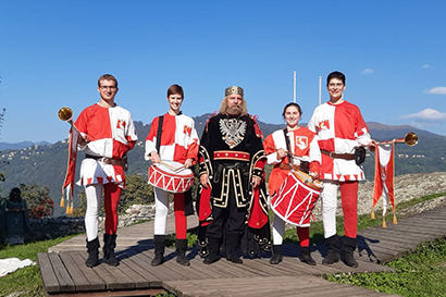 Cerimonia del saluto e visita alla sentinella di pietra Castel Baradello