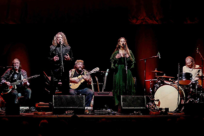 Robert Plant in Saving Grace Feat. Suzi Dian