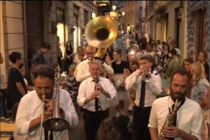 Lario Brass Band per le vie del centro