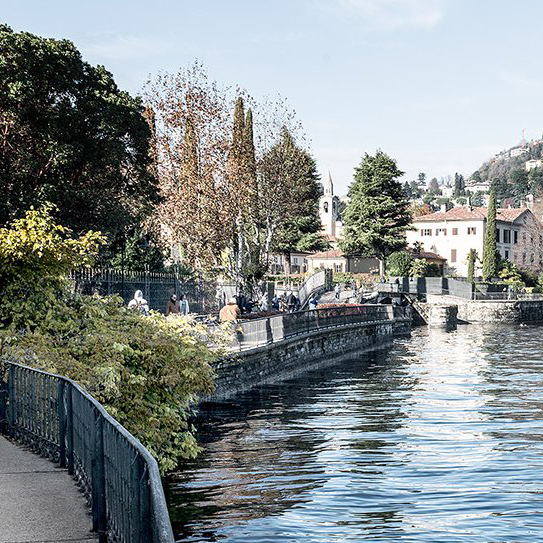Passeggiata sul lungolago